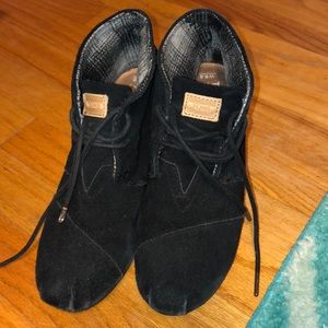 Toms black wedge suede shoe